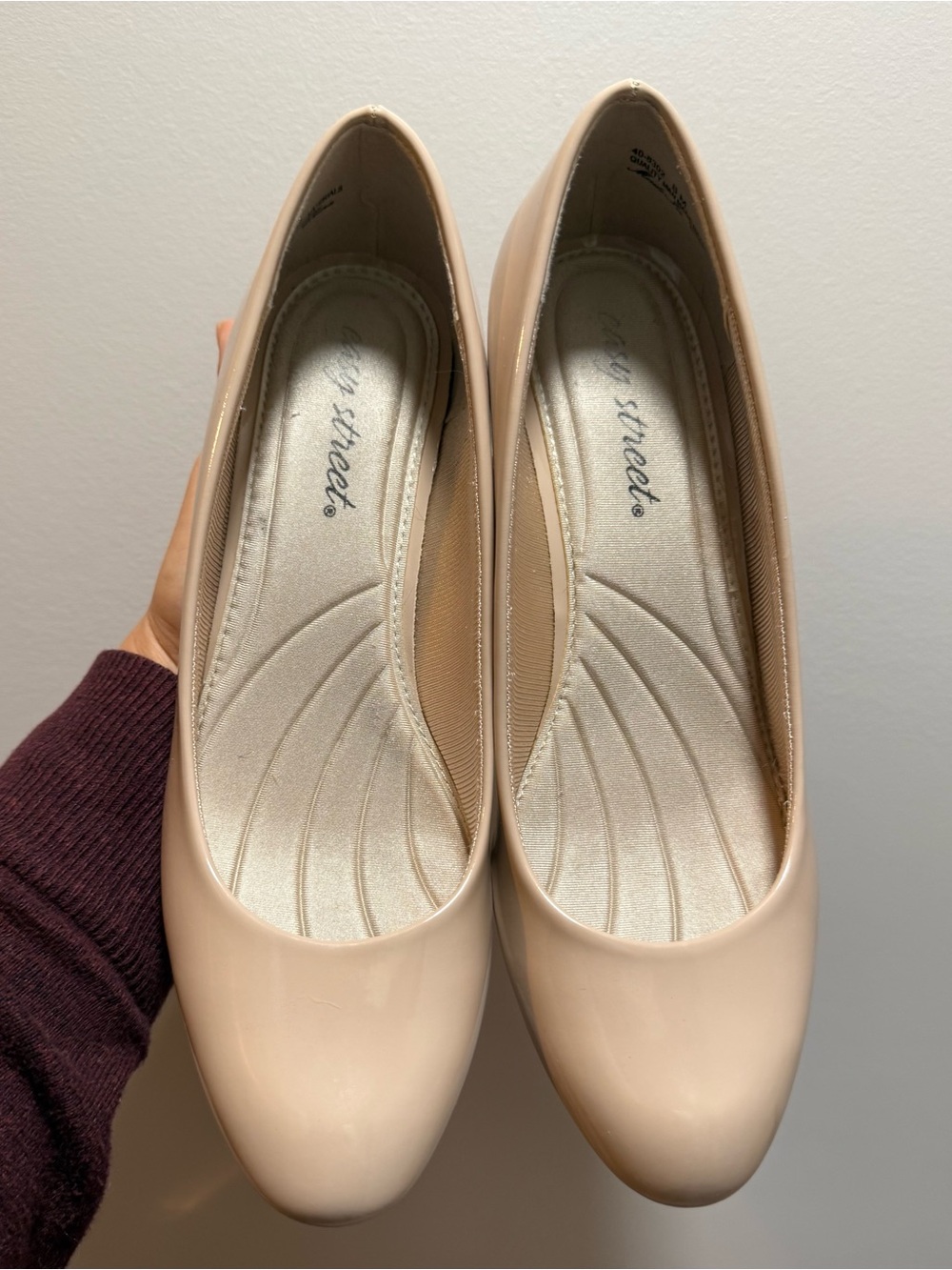 Easy Street Nude Patent Pumps Comfortable Slip On Size 8
